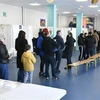 Cử tri Pháp bỏ phiếu tại vòng một cuộc bầu cử tổng thống ở Paris ngày 10/4. (Ảnh: AFP/TTXVN) 