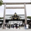 Người dân viếng đền Yasukuni ở thủ đô Tokyo, Nhật Bản. (Ảnh: Kyodo/TTXVN) 