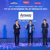 Ông Huỳnh Thiên Triều, Tổng Giám đốc Amway Việt Nam nhận giải doanh nghiệp có vốn đầu tư nước ngoài (FDI) tăng trưởng bền vững tại Việt Nam tại lễ trao giải thưởng Rồng Vàng 2022.(Nguồn: Vietnam+)