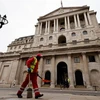 Quang cảnh bên ngoài trụ sở Ngân hàng Trung ương Anh tại thủ đô London, ngày 16/12/2021. (Ảnh: AFP/TTXVN) 