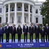 Tổng thống Mỹ Joe Biden và các nhà lãnh đạo ASEAN chụp ảnh chung trước Nhà Trắng. (Ảnh: AP)