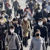 Người dân Bình Nhưỡng đeo khẩu trang vì lo sợ đại dịch COVID-19. (Ảnh: Reuters)
