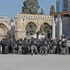 Đụng độ giữa lực lượng an ninh Israel và người Palestine tại đền thờ Al Aqsa (còn được gọi là Núi Đền) ở Đông Jerusalem, ngày 15/4/2022. (Ảnh: AFP/TTXVN) 