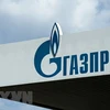 Biểu tượng Tập đoàn dầu khí Gazprom tại một trạm xăng ở Moskva. (Ảnh: AFP/TTXVN)