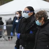 Người dân đeo khẩu trang phòng dịch COVID-19 tại New York, Mỹ. (Ảnh: AFP/TTXVN) 