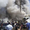 Khói bốc dày đặc tại hiện trường vụ nổ ở khu chợ tại Yerevan, Armenia, ngày 1/8/2022. (Ảnh: AFP/ TTXVN)