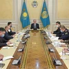 Tổng thống Kazakhstan Kassym-Jomart Tokayev (giữa) chủ trì một cuộc họp tại Alamaty, ngày 7/1/2022. (Ảnh: AFP/TTXVN) 