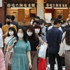 Người dân đeo khẩu trang phòng lây nhiễm COVID-19 tại Tokyo, Nhật Bản, ngày 14/6/2020. (Ảnh: THX/TTXVN) 