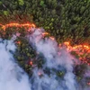 Ảnh chụp vụ cháy rừng ở vùng Krasnoyarsk, Nga, hôm 17/7 từ góc máy trên không. Nhiệt độ cao, độ ẩm thấp và thời tiết khô hạn góp phần làm các đám cháy lan rộng khắp Siberia và các cánh rừng và cao nguyên phương bắc của Nga. Siberia của Nga vốn nổi tiếng l