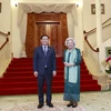 Chủ tịch Quốc hội Vương Đình Huệ yết kiến Hoàng Thái hậu Campuchia Norodom Monineath Sihanouk. (Ảnh: Doãn Tấn/TTXVN) 