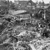 Bom đạn Mỹ đã giết và làm bị thương 2.579 người, trong đó có 1.318 người chết. Trong ảnh: Khu phố Khâm Thiên, thuộc khu Đống Đa (Hà Nội) bị máy bay B.52 của giặc Mỹ ném bom hủy diệt (26/12/1972). (Ảnh: Minh Trường/TTXVN) 