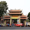Chùa Vĩnh Nghiêm (Quận 3) thu hút rất đông người dân và du khách đi lễ chùa trong ngày đầu năm mới Quý Mão 2023. (Ảnh: Hồng Đạt/TTXVN)