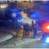 Đoạn video cho thấy các cảnh sát Memphis đấm, đá và dùng dùi cui để hành hung Tire Nichols. (Nguồn: The New York Times) 