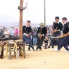 Nghi thức múa nhạc cụ là nghi thức không thể thiếu trong lễ hội Gầu Tào. (Ảnh: Đinh Thùy/TTXVN) 