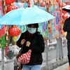 Người dân đeo khẩu trang phòng dịch COVID-19 tại Trung Quốc. (Ảnh: THX/TTXVN) 