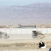 Lực lượng an ninh Pakistan tuần tra tại khu vực Chaman, giáp giới với Afghanistan ngày 24/2/2022. (Ảnh: AFP/TTXVN) 