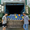 Thành phố Hồ Chí Minh: Phát hiện kho hàng chứa hàng tấn bình khí cười