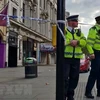 Anh đình chỉ công tác hàng trăm cảnh sát London liên quan các bê bối