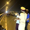 Cảnh sát Giao thông kịp thời ngăn người phụ nữ định nhảy cầu
