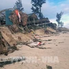 Ngôi nhà và quán ăn ở Bãi tắm xã Gio Hải, huyện Gio Linh bị đổ sập trên 50%. (Ảnh: TTXVN phát) 