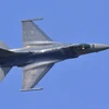 Tiêm kích F-16 của Không lực Mỹ bay trình diễn tại căn cứ không quân Osan ở Pyeongtaek, Hàn Quốc. (Ảnh: AFP/TTXVN) 