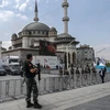 Cảnh sát tăng cường tuần tra tại Istanbul, Thổ Nhĩ Kỳ. (Ảnh: AFP/TTXVN) 