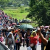Người di cư di chuyển tại Huixtla, bang Chiapas, Mexico trong hành trình tới Mỹ ngày 27/10/2021. (Ảnh: AFP/TTXVN) 