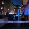 Cảnh sát phong tỏa gần hiện trường vụ nổ súng tại trường Đại học Charles ở Thủ đô Prague, Cộng hòa Séc, ngày 21/12/2023. (Ảnh: THX/TTXVN) 