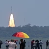 Tên lửa PSLV XL mang theo tàu thăm dò Mặt Trời Aditya-L1 được phóng từ Trung tâm vũ trụ Satish Dhawan ở Sriharikota, Ấn Độ ngày 2/9/2023. (Ảnh: AFP/TTXVN) 