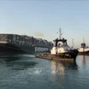 Tàu container MV "Ever Given" di chuyển qua kênh đào Suez. (Ảnh: AFP/TTXVN)