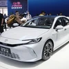 Một mẫu xe của Toyota Motor Corp. được trưng bày tại Triển lãm ôtô Quảng Châu, Trung Quốc ngày 17/11/2023. (Ảnh: Kyodo/TTXVN) 