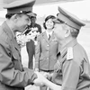 Đại tướng Võ Nguyên Giáp, Bộ trưởng Bộ Quốc phòng đón Phó Thủ tướng, Bộ trưởng Bộ Quốc phòng Lào Khamtay Siphandone thăm Việt Nam (1977). (Ảnh: TTXVN)