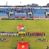 CLB Quảng Nam và Thể Công Viettel làm nghi lễ chào cờ trước khi trận đấu diễn ra. (Ảnh: Quảng Nam FC)