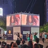 Màn hình LED được dựng lên tại phố đi bộ Nguyễn Huệ (Quận 1) nhằm tối ưu hóa trải nghiệm chiếu phim cho người dân Thành phố Hồ Chí Minh. (Ảnh: Thu Hương/TTXVN)