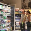 Người dân mua sắm tại một siêu thị ở Frankfurt, Đức. (Ảnh: THX/TTXVN)