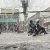 Mưa xối xả khiến đường Tô Ngọc Vân (thành phố Thủ Đức, Thành phố Hồ Chí Minh) chìm trong nước. (Ảnh: Hồng Giang/TTXVN)