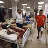 Bệnh nhân được điều trị tại một bệnh viện ở Dải Gaza ngày 24/4/2024. (Ảnh: AFP/TTXVN)
