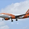 Một máy bay của hãng hàng không EasyJet chuẩn bị hạ cánh xuống sân bay ở Barcelona, Tây Ban Nha, ngày 1/7/2022. (Ảnh tư liệu: AFP/TTXVN)
