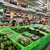Khu vực bày bán sản phẩm trái cây vùng miền tại siêu thị Thành phố Hồ Chí Minh. (Ảnh: Mỹ Phương/TTXVN.)