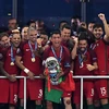 Ronaldo và các đồng đội ăn mừng chức vô địch EURO 2016. (Nguồn: Sky Sport)