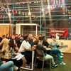 Khách xem bóng đá tại một nhà hàng phục vụ các loại bia truyền thống của Séc trên phố Ostrovskeho, Praha 5 trong ngày EURO 2024 mở màn với trận đấu giữa tuyển Đức và Scotland. (Ảnh: Ngọc Biên/TTXVN)