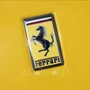 Biểu tượng nhà sản xuất ôtô Ferrari. (Ảnh: AFP/TTXVN)