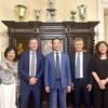 Đại sứ Việt Nam tại Italy Dương Hải Hưng gặp Chủ tịch Confindustria vùng Calabria. (Ảnh: Dương Hoa/TTXVN)