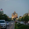 Trên một đường phố ở thủ đô Vientiane, Lào. (Ảnh: THX/TTXVN) 