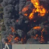 Nổ hóa chất lớn gây ra đám cháy báo động cấp 7 ở Tây Melbourne. (Nguồn: The Guardian)