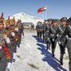 Binh sĩ quân đội Trung Quốc và Ấn Độ tại khu vực biên giới hai nước. (Ảnh: Tribune News Service/TTXVN)