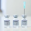 Vaccine phòng COVID-19 của hãng Pfizer-BioNTech. (Ảnh: Getty Images/TTXVN)