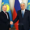 Tổng thống Nga Vladimir Putin (trái) và Tổng thống Kazakhstan Kassym-Jomart Tokayev tại cuộc gặp ở Astana, Kazakhstan, ngày 9/11/2023. (Ảnh tư liệu: AFP/TTXVN)