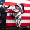 NASA đã tiết lộ một nguyên mẫu trên mặt đất của bộ đồ xEMU vào năm 2019, tại trụ sở NASA tại Washington. (Nguồn: cnn.com)