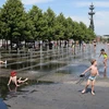 Người dân tắm giải nhiệt ở thủ đô Moskva của Nga. (Nguồn: themoscowtimes.com)